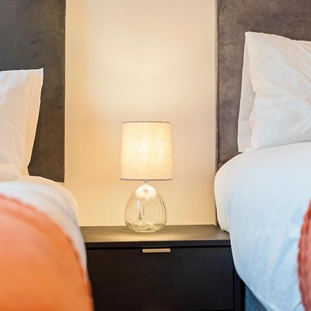 Shanti Suite - 2Bed 2Bath City Centre - Wifi - Netflix- Parking- Modern- Perfect For Family, Contractors, Leisure, Business By Shanti Nights Birmingham Bagian luar foto