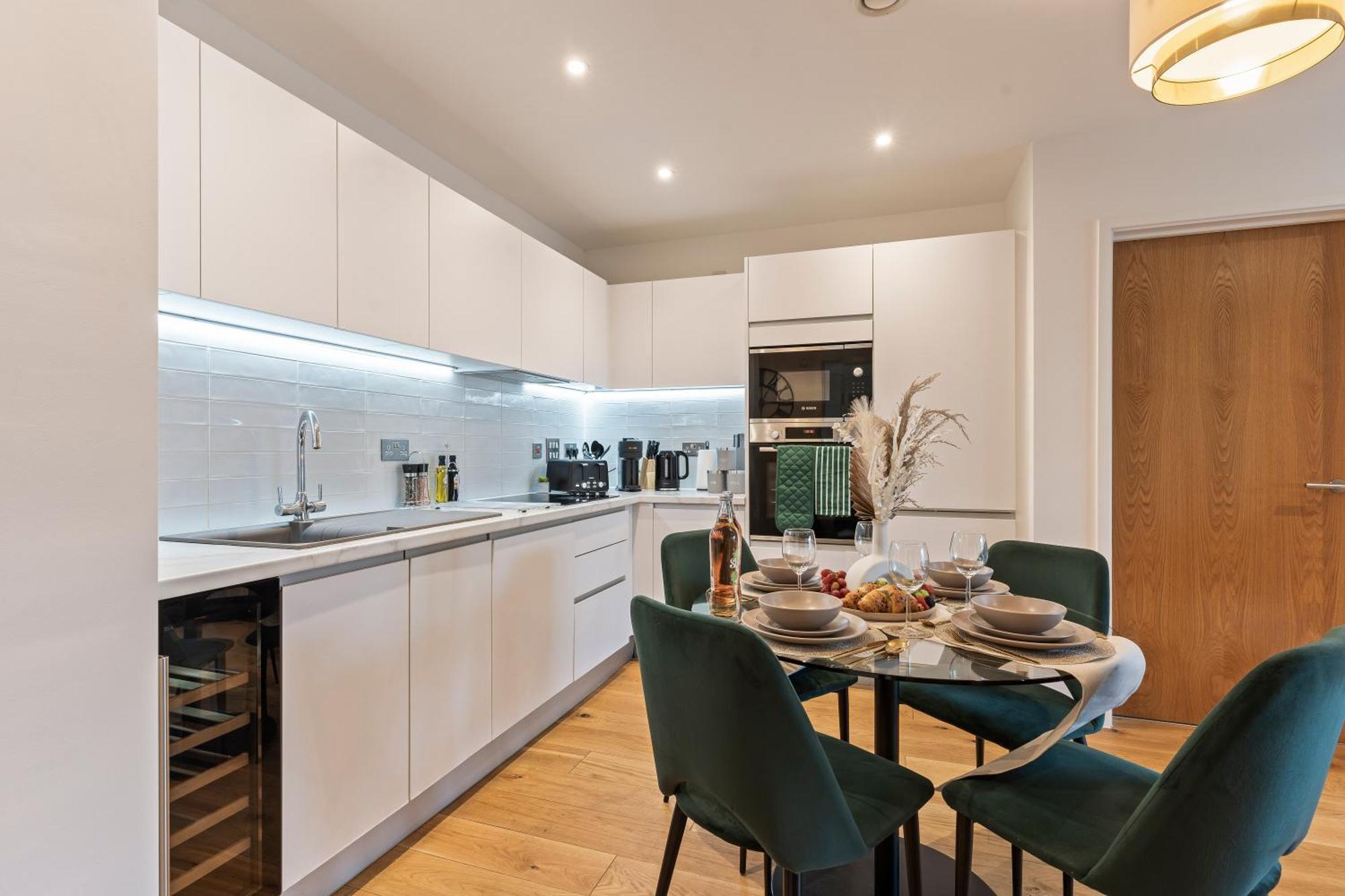 Shanti Suite - 2Bed 2Bath City Centre - Wifi - Netflix- Parking- Modern- Perfect For Family, Contractors, Leisure, Business By Shanti Nights Birmingham Bagian luar foto