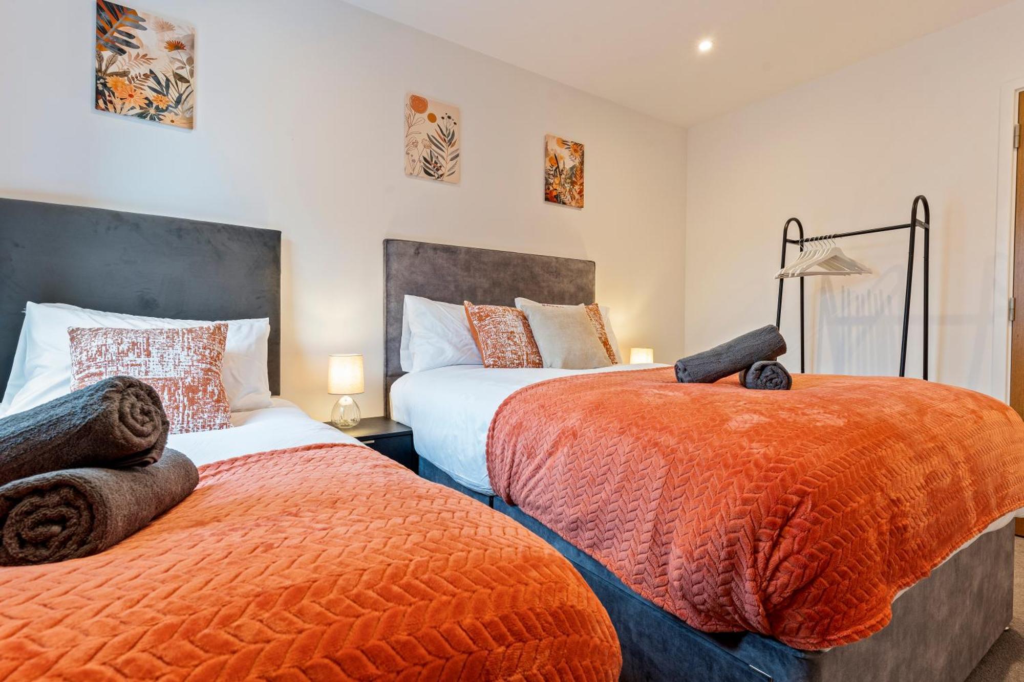 Shanti Suite - 2Bed 2Bath City Centre - Wifi - Netflix- Parking- Modern- Perfect For Family, Contractors, Leisure, Business By Shanti Nights Birmingham Bagian luar foto