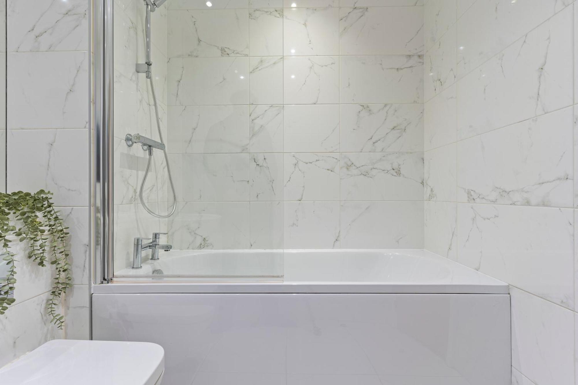 Shanti Suite - 2Bed 2Bath City Centre - Wifi - Netflix- Parking- Modern- Perfect For Family, Contractors, Leisure, Business By Shanti Nights Birmingham Bagian luar foto