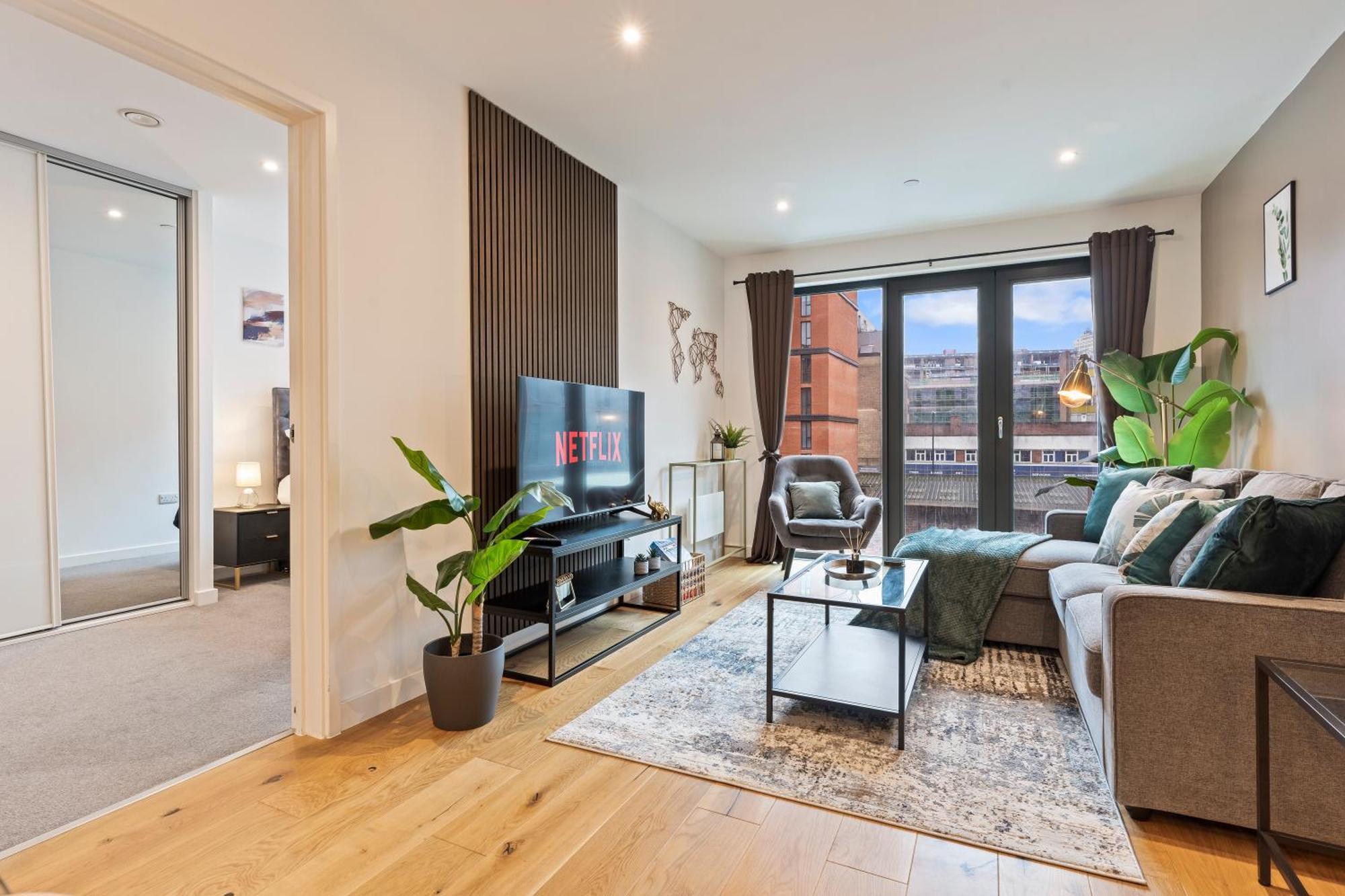 Shanti Suite - 2Bed 2Bath City Centre - Wifi - Netflix- Parking- Modern- Perfect For Family, Contractors, Leisure, Business By Shanti Nights Birmingham Bagian luar foto