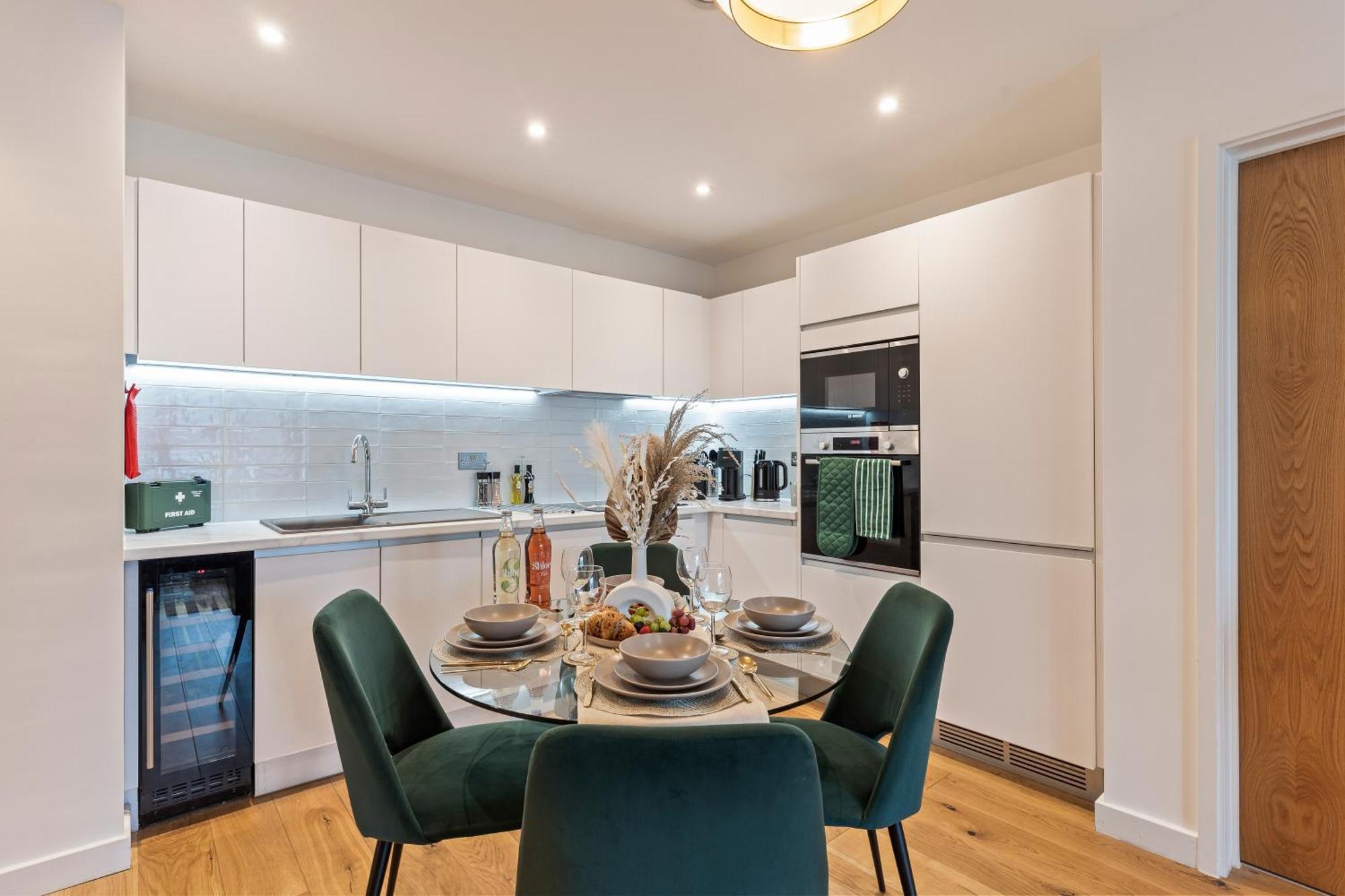 Shanti Suite - 2Bed 2Bath City Centre - Wifi - Netflix- Parking- Modern- Perfect For Family, Contractors, Leisure, Business By Shanti Nights Birmingham Bagian luar foto