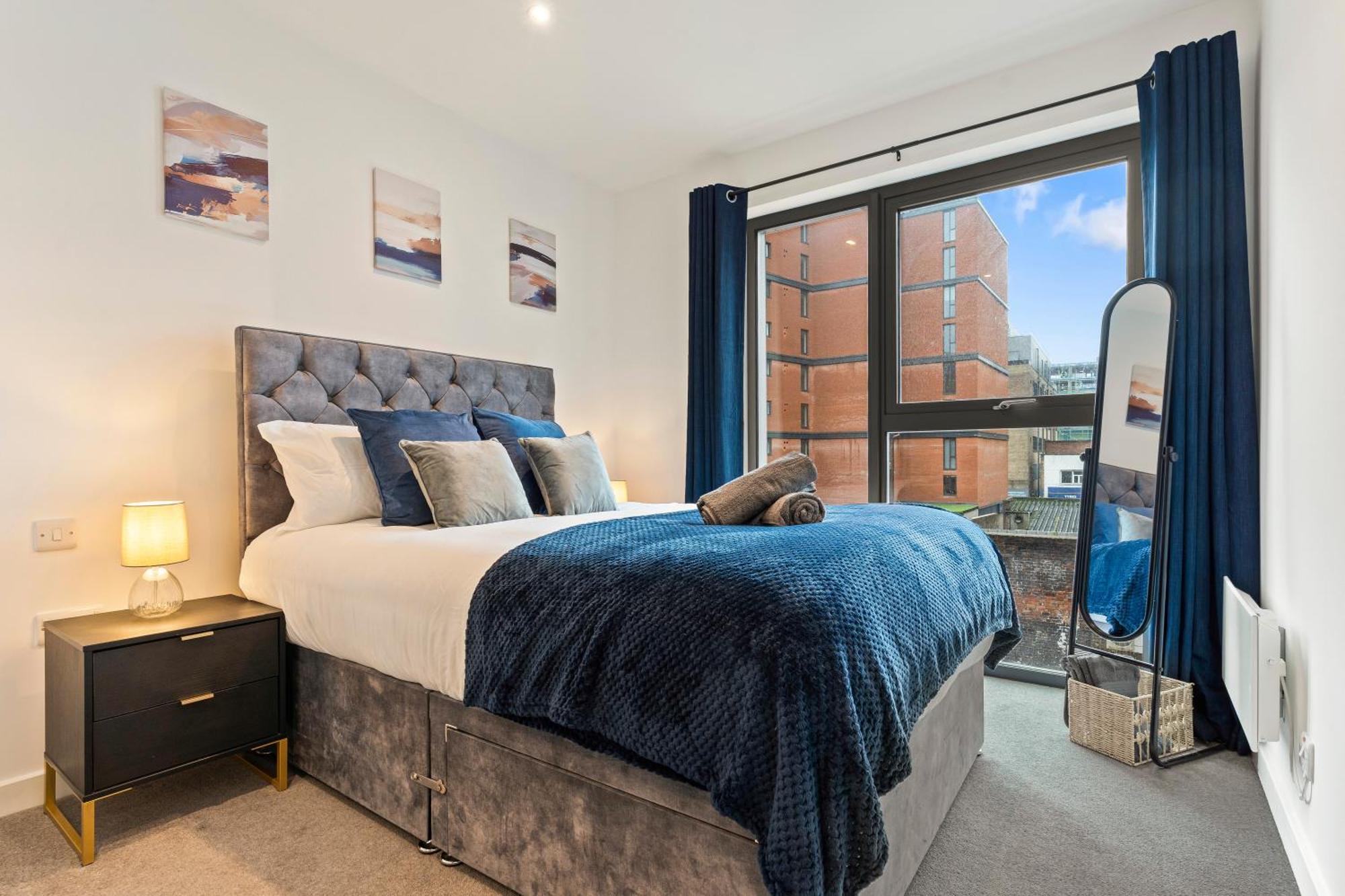 Shanti Suite - 2Bed 2Bath City Centre - Wifi - Netflix- Parking- Modern- Perfect For Family, Contractors, Leisure, Business By Shanti Nights Birmingham Bagian luar foto